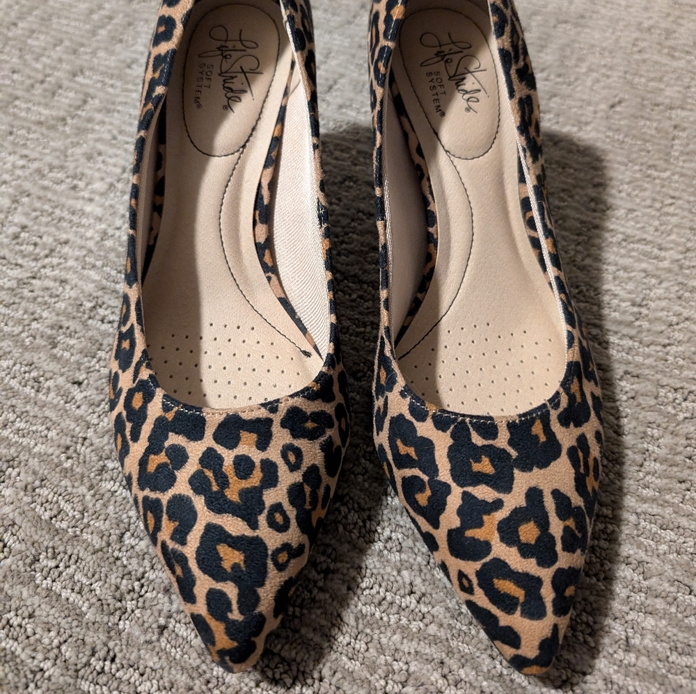 LifeStride Women's Leopard Print Dress Sevyn Pump